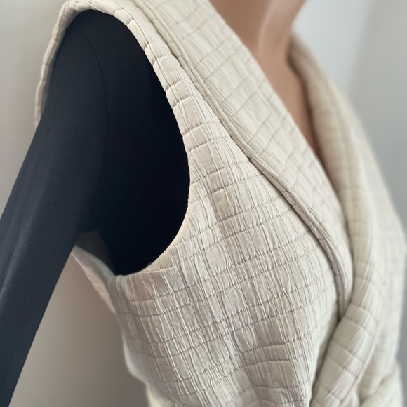 NWT Serene Travels vest tie expedition perfect for spring and travel - Picture 7 of 16